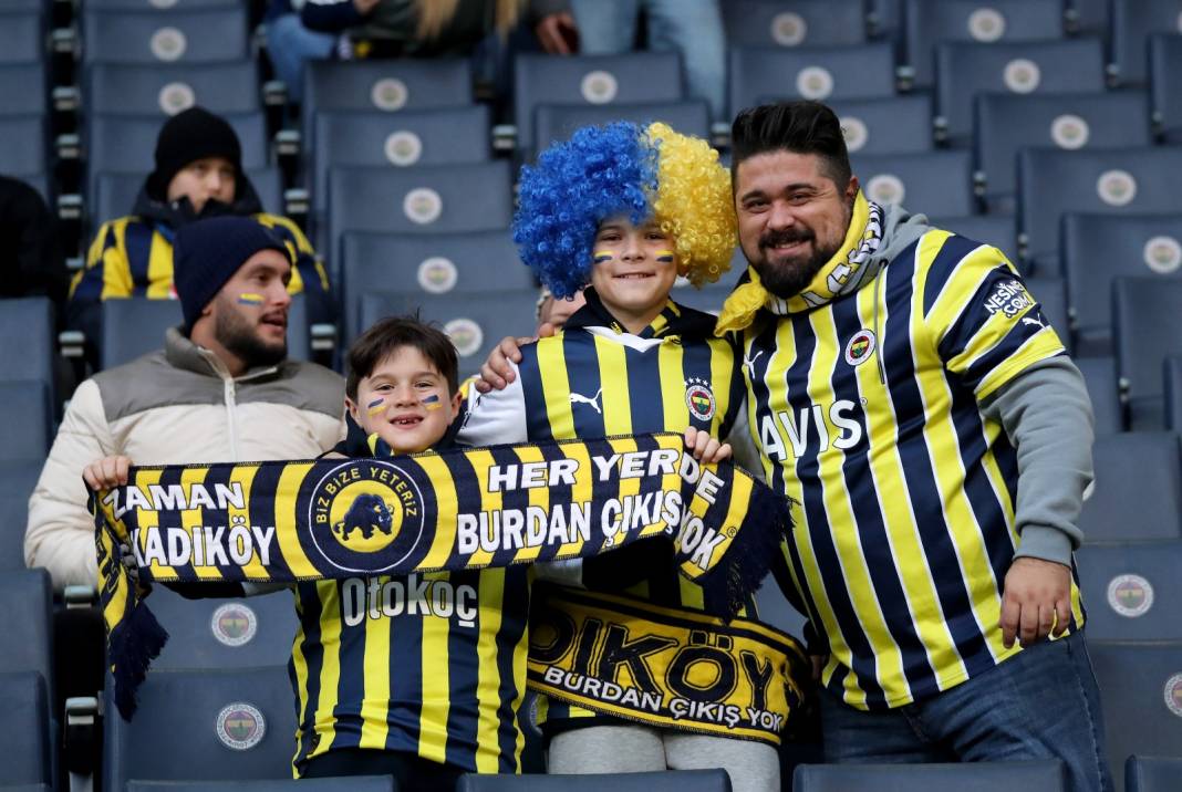 Fenerbahçe Fatih Karagümrük maçından çok özel fotoğraflar: Geri dönüş coşkusu tribünlere böyle yansıdı 6